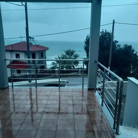 Comfortable House With Sea And Mountain Views *