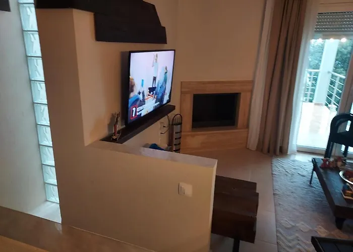 Comfortable House With Sea And Mountain Views Kókkinon Nerón