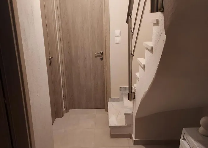 Comfortable House With Sea And Mountain Views